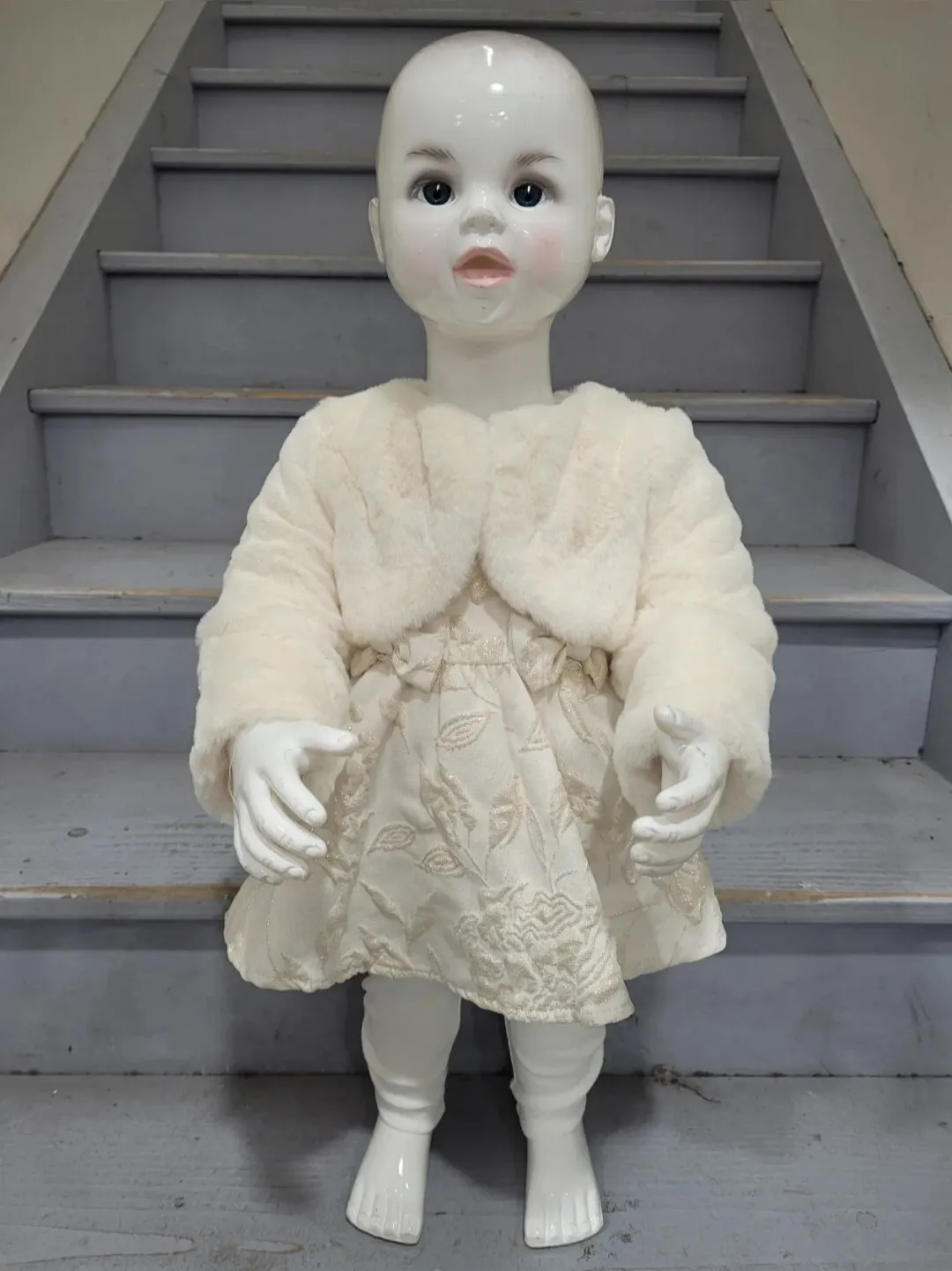 Baby-Set aus Kunstfell-Partykleid und Weste